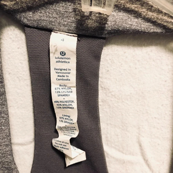 Lululemon Size 4  Racerback Tank Top Built In Bra - Picture 3 of 16